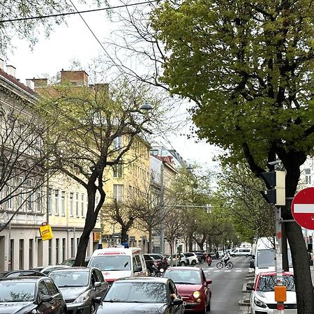 Traumhafte Wohnung Fuer 3, Grosszuegig, Walk In Dusche Вена Экстерьер фото