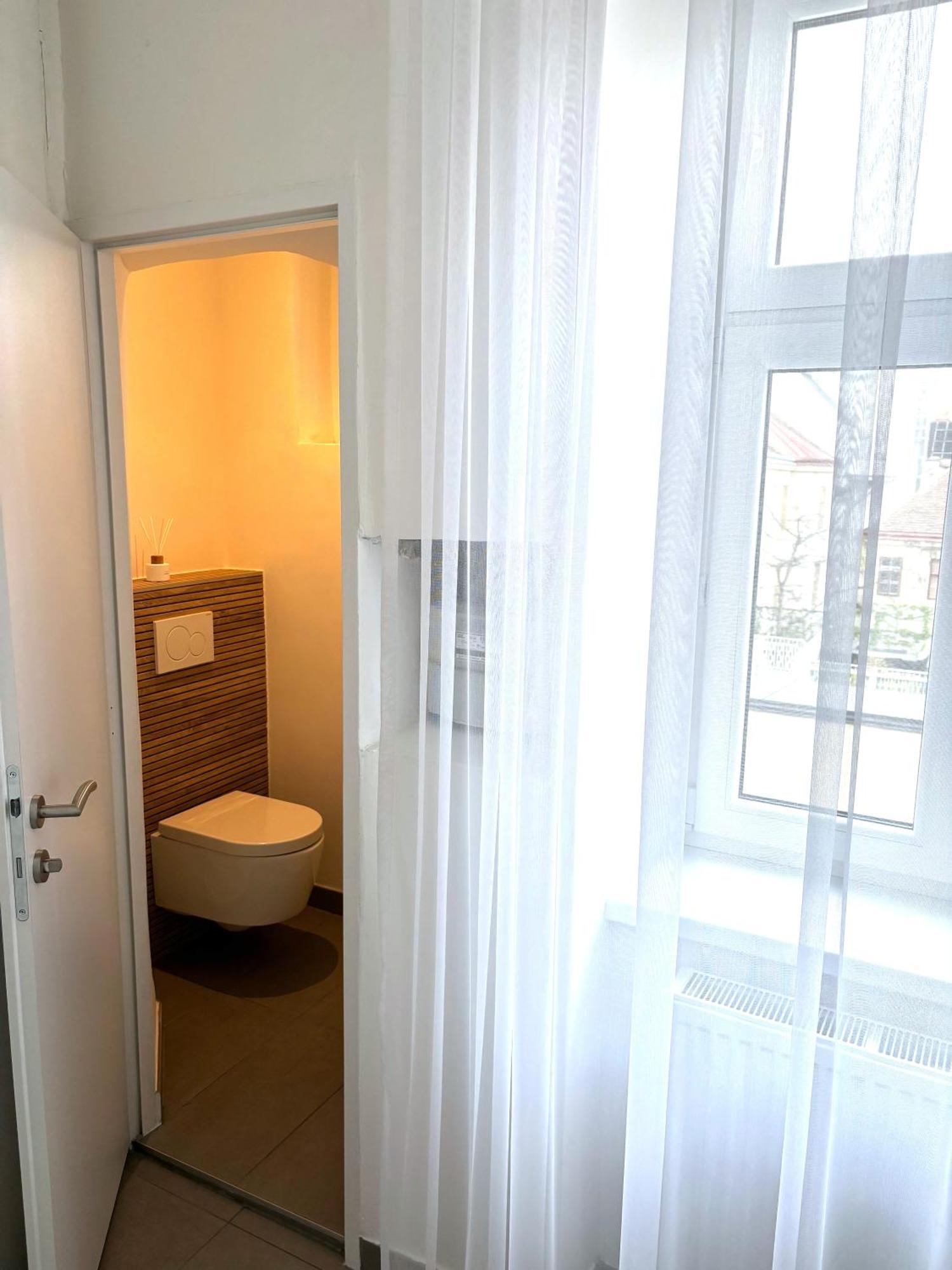 Traumhafte Wohnung Fuer 3, Grosszuegig, Walk In Dusche Вена Экстерьер фото